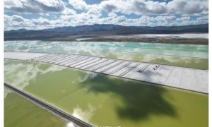 碳酸锂跌破6万元／吨，企业称“剪刀差”会带来盈利压力