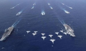 法航母南海碰瓷山东舰，遭解放军40舰“围观”？法军自夸：做好战斗准备