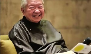 蔡澜去世前给8位保姆派发红包，并亲自写了卡片！内容太接地气了