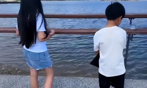 汪小菲霸气！2亿豪宅内宴请马筱梅家人吃烤全羊，家人一团和气