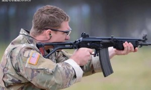 比原版更重但也精度更高的犹太版AK-47：已经被M16A2和M4枪族取代