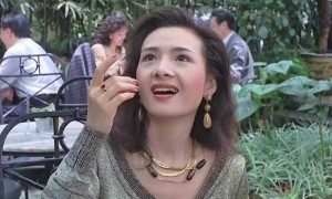 她被称为“香港第一波霸”，和男友同住26年，没想到如今竟成这样