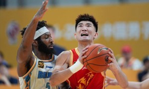 孙铭徽两罚全失+15中3 广厦核心后卫赛后发泄不满
