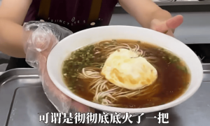 上海3元面馆因“茅台论杯卖”爆火，店主：流量让我身心俱疲，已下架茅台